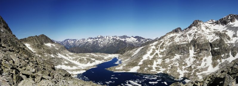 Ibón de Cregüeña  vom Collada de Cregüeña o de Aragüells